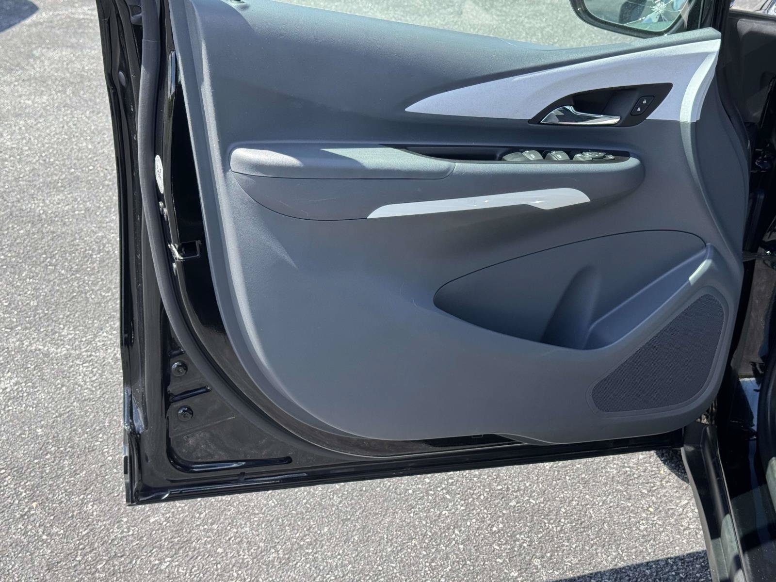 Used 2018 Chevrolet Bolt LT FWD image 18