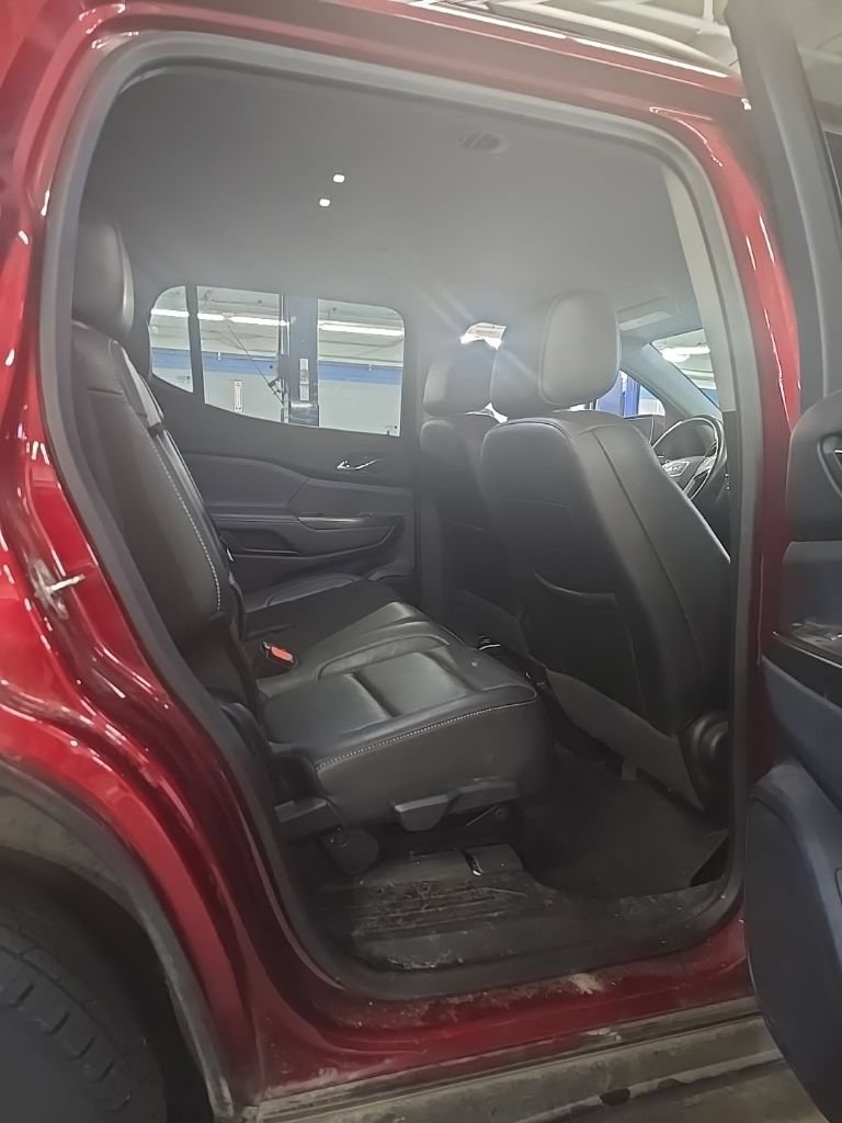 Used 2023 GMC Acadia SLT AWD/4WD image 6