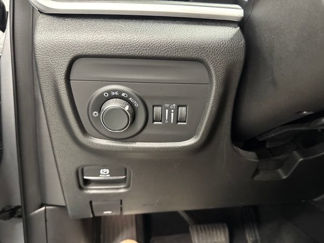 Used 2023 Jeep Grand Cherokee Altitude AWD/4WD image 40