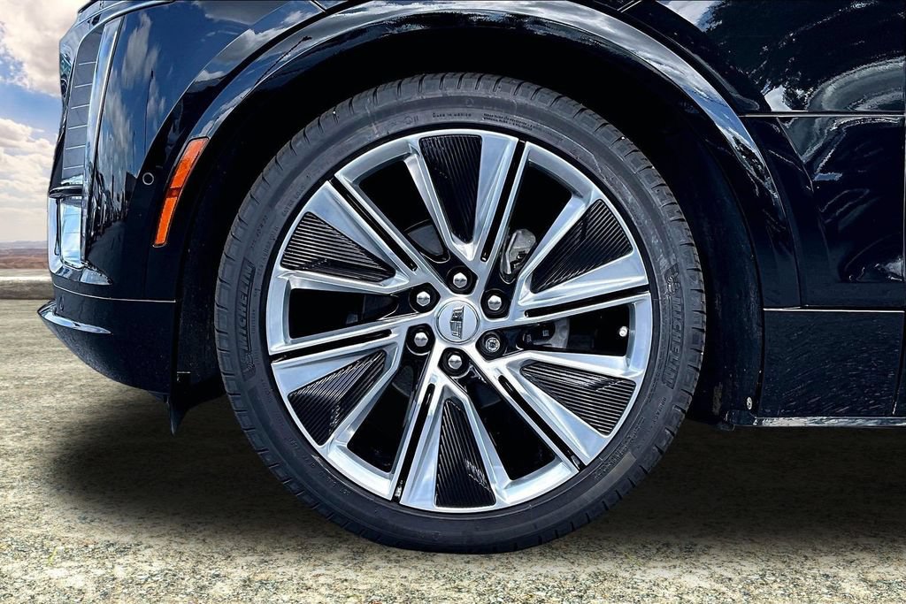 Certified 2025 Cadillac Lyriq Luxury w/ LPO, Floor Liner Package AWD/4WD image 34