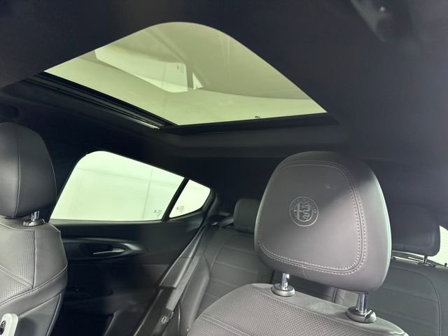 Used 2024 Alfa Romeo Tonale Ti w/ Premium Interior Package image 12