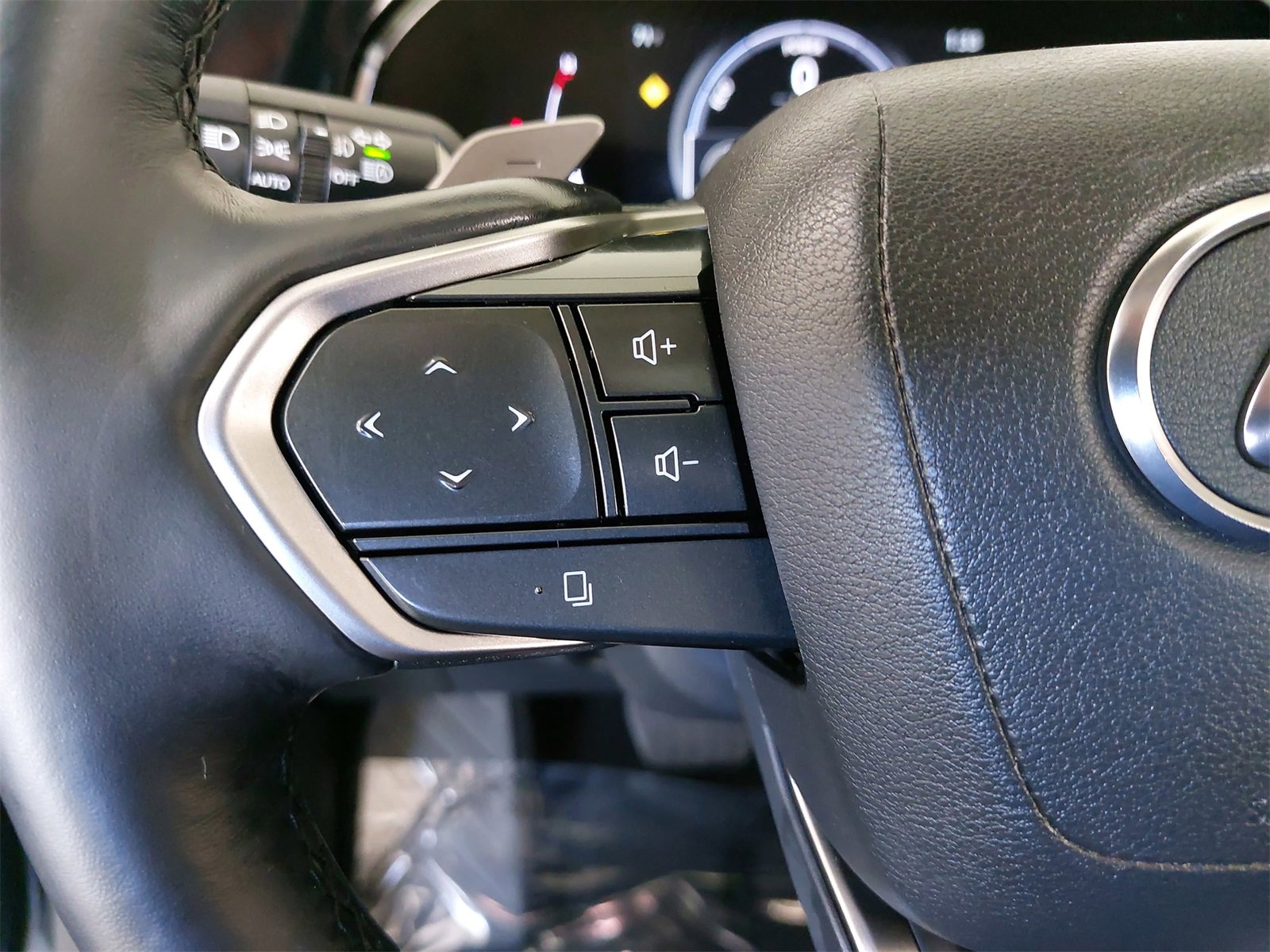 Used 2025 Lexus NX 350h AWD w/ Premium Package image 18