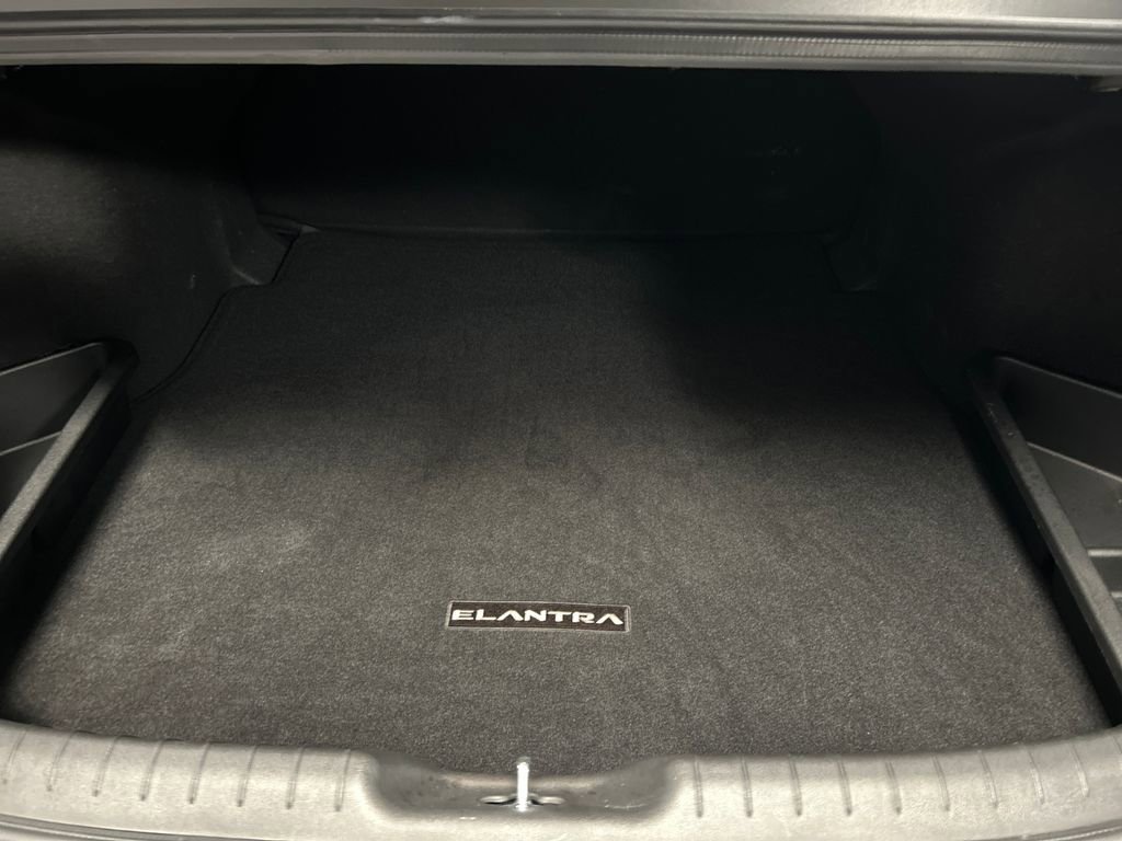 Used 2025 Hyundai Elantra SEL w/ Cargo Package FWD image 22