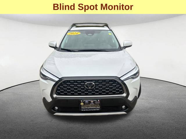 Used 2024 Toyota Corolla Cross XLE w/ Convenience Package AWD/4WD image 4