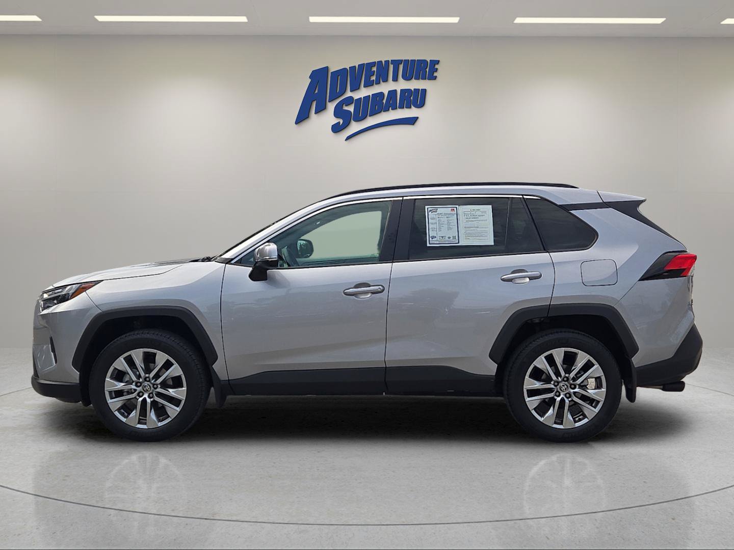 Used 2025 Toyota RAV4 XLE Premium FWD image 4