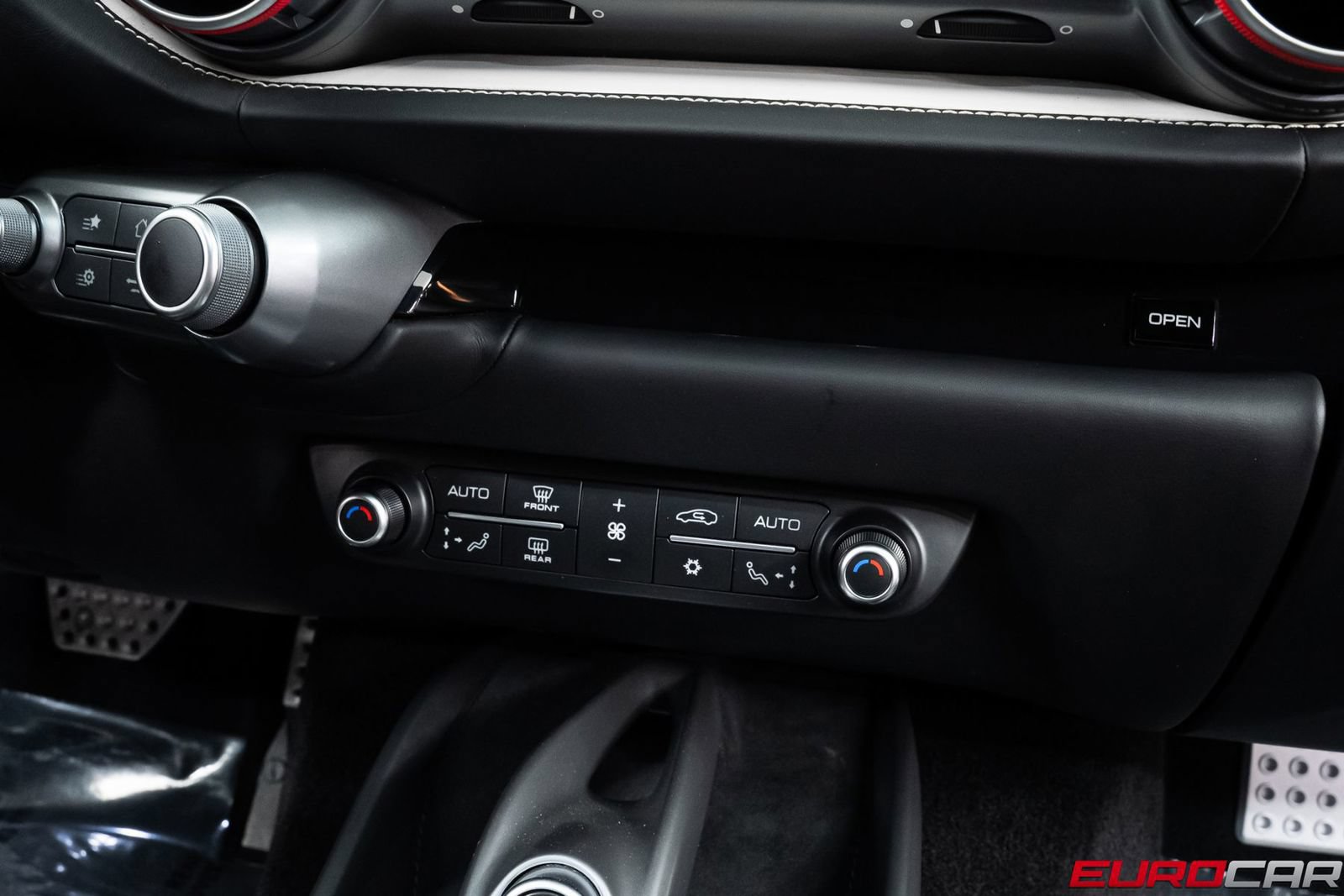 Used 2020 Ferrari 812 Superfast RWD image 31