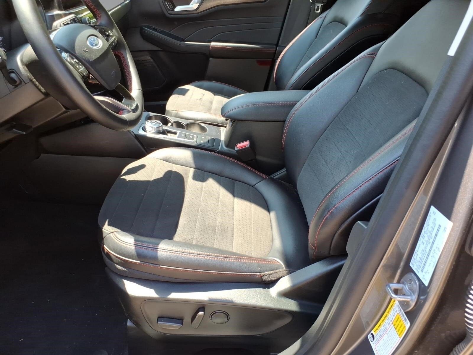 Used 2022 Ford Escape SEL w/ SEL Stealth AWD Package image 10