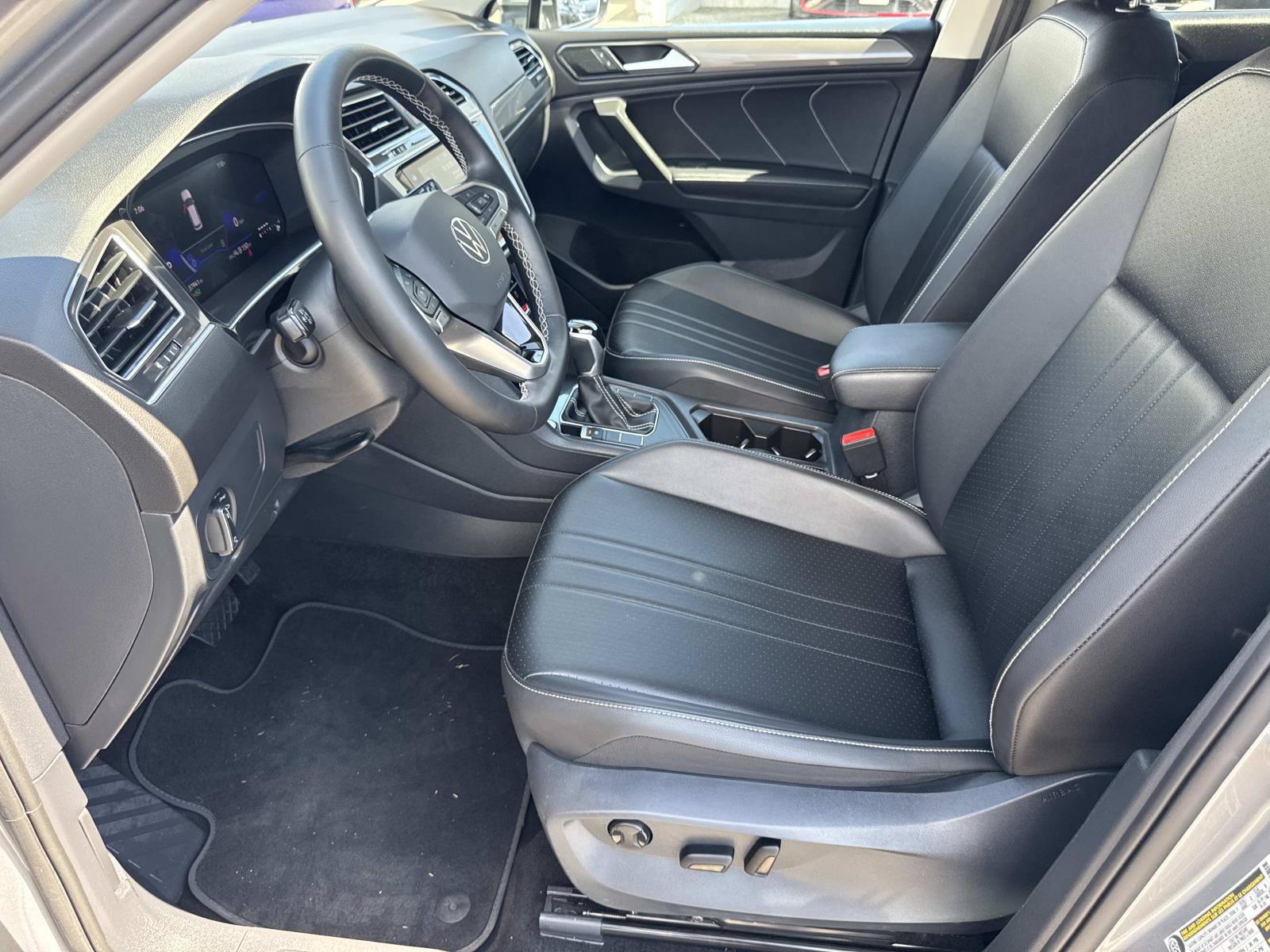 Certified 2024 Volkswagen Tiguan SE FWD image 21