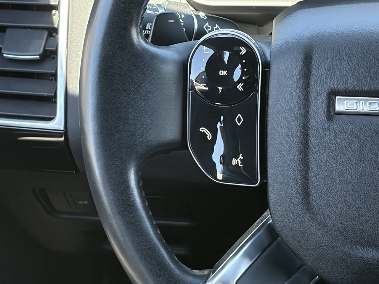 Used 2020 Land Rover Discovery Landmark AWD/4WD image 20