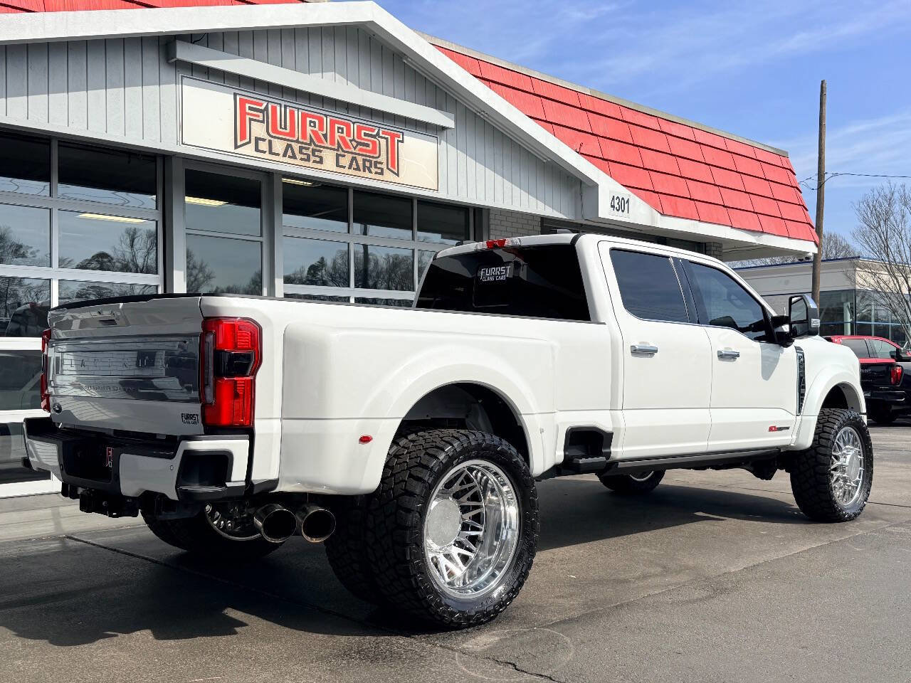 Used 2025 Ford F450 Platinum w/ Platinum Plus Package image 3