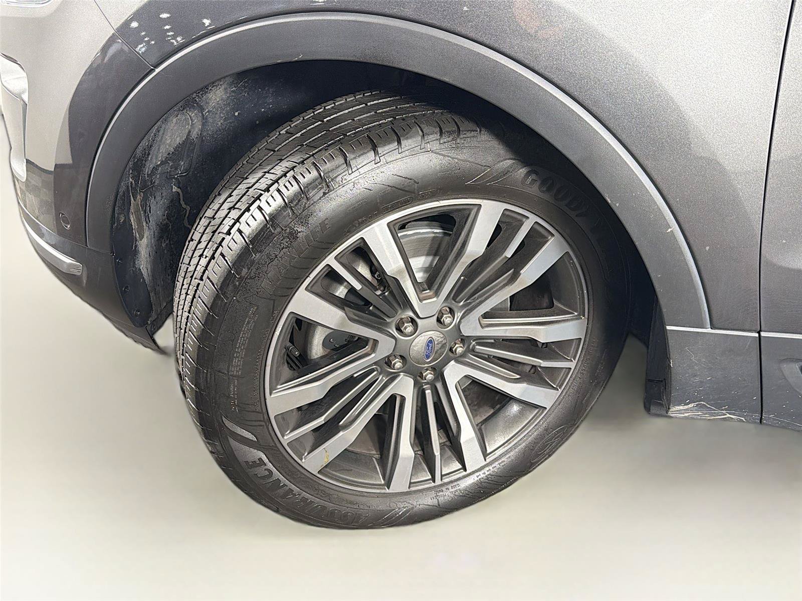 Used 2018 Ford Explorer Platinum AWD/4WD image 38