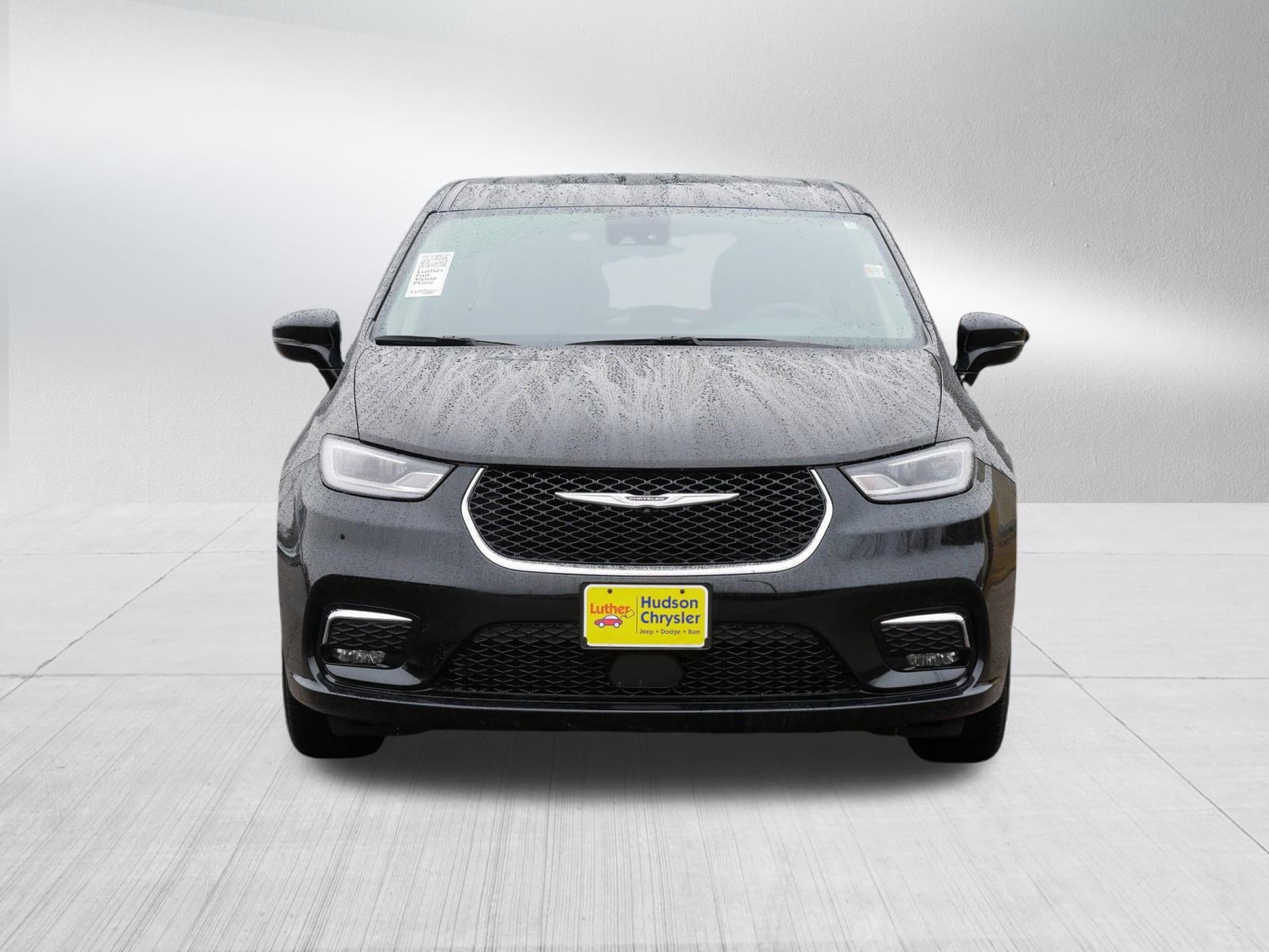 Certified 2024 Chrysler Pacifica Touring-L video 2