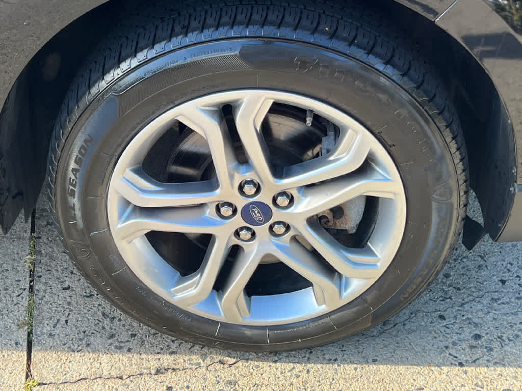 Used 2018 Ford Edge Titanium w/ Equipment Group 301A AWD/4WD image 13