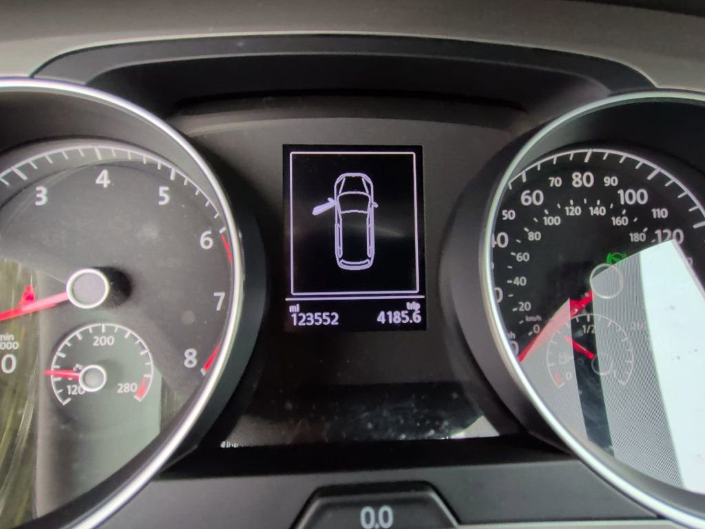 Used 2016 Volkswagen Golf S FWD image 16