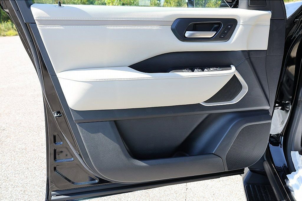 New 2026 Nissan Armada Platinum image 16