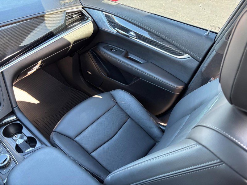 Used 2024 Cadillac XT6 Sport w/ Technology Package image 16