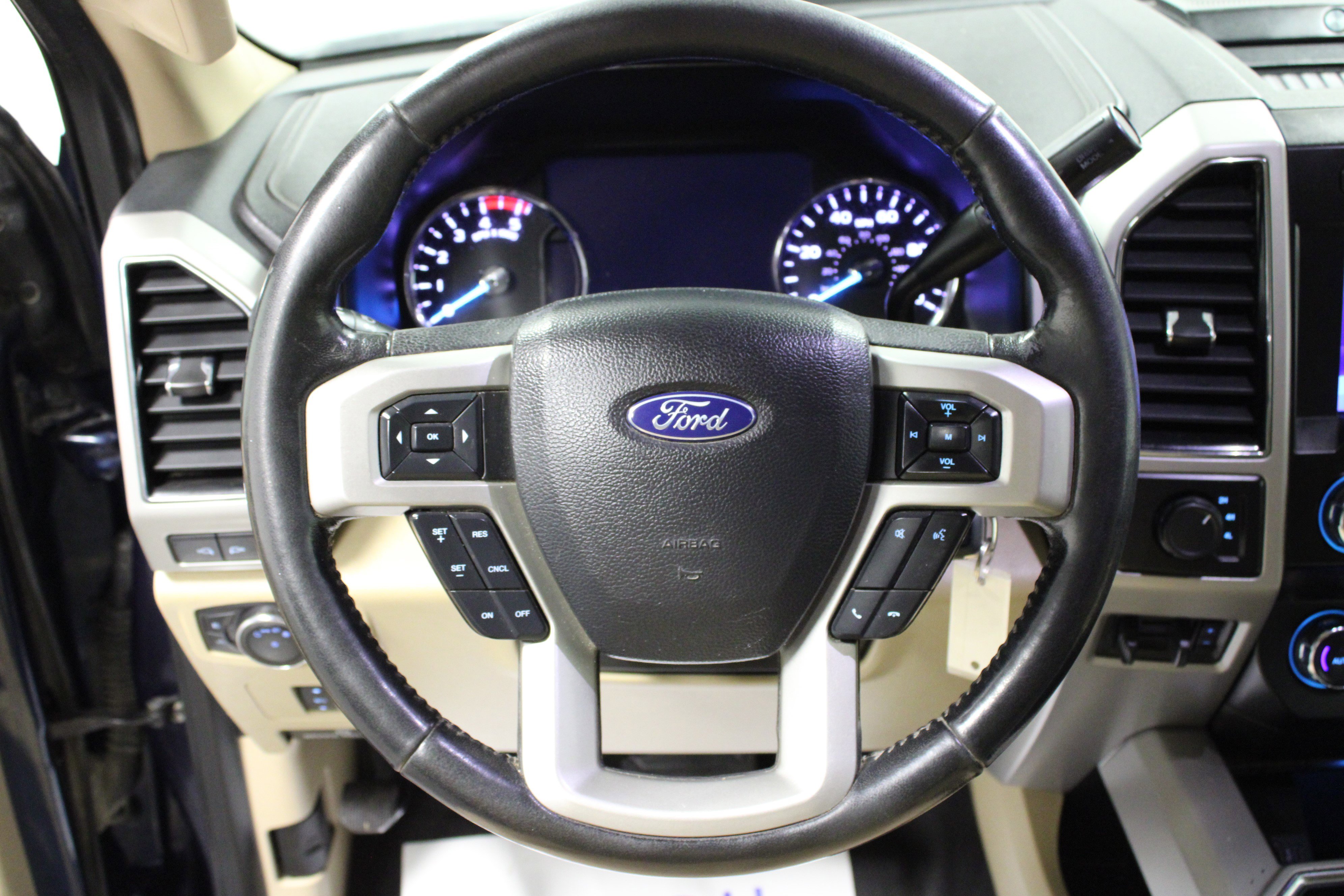 Used 2020 Ford F350 Lariat w/ Snow Plow Prep Package image 16