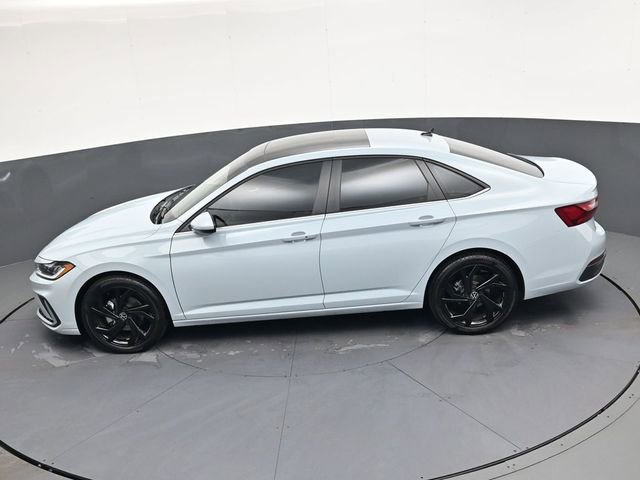 Used 2025 Volkswagen Jetta SE image 25