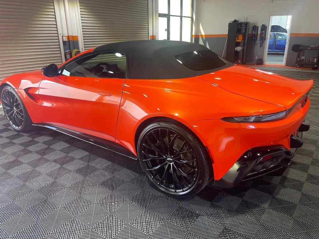 Used 2023 Aston Martin V8 Vantage Roadster image 35
