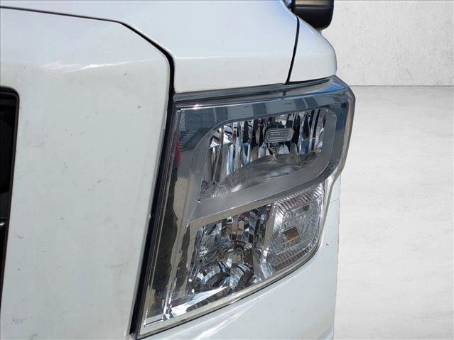 Used 2023 Nissan Titan SV w/ SV Convenience Package image 6