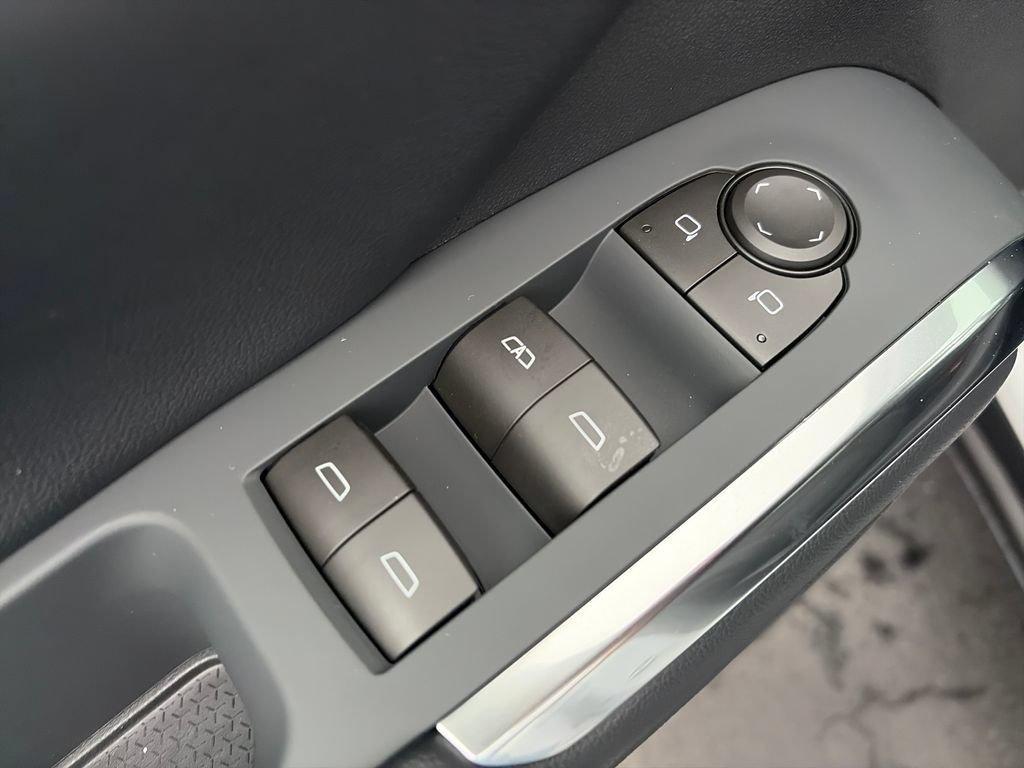 New 2027 Chevrolet Traverse LT FWD image 18