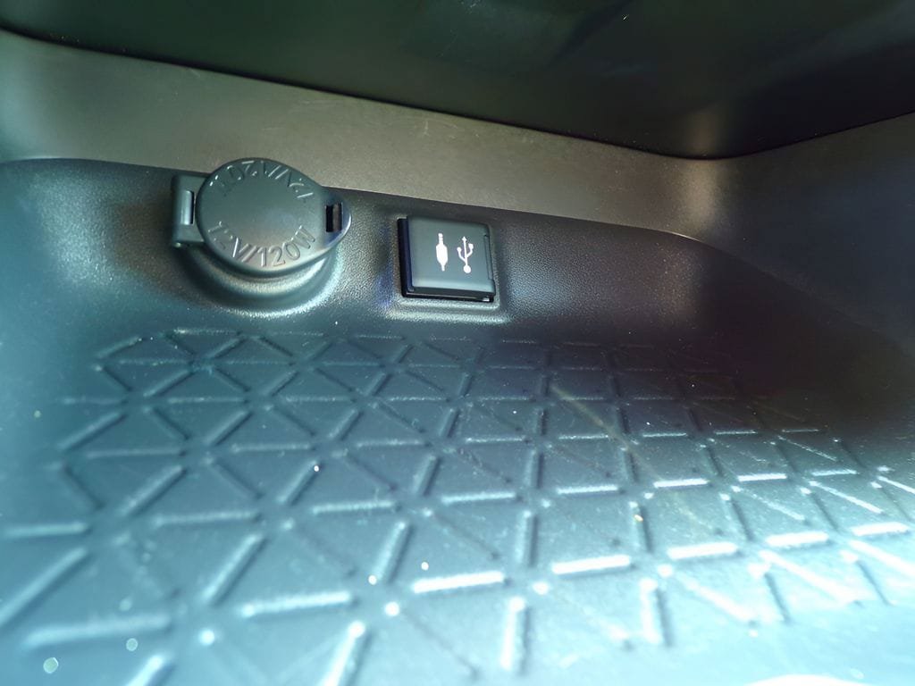 Used 2019 Toyota RAV4 LE w/ Carpet Mat Package AWD/4WD image 21