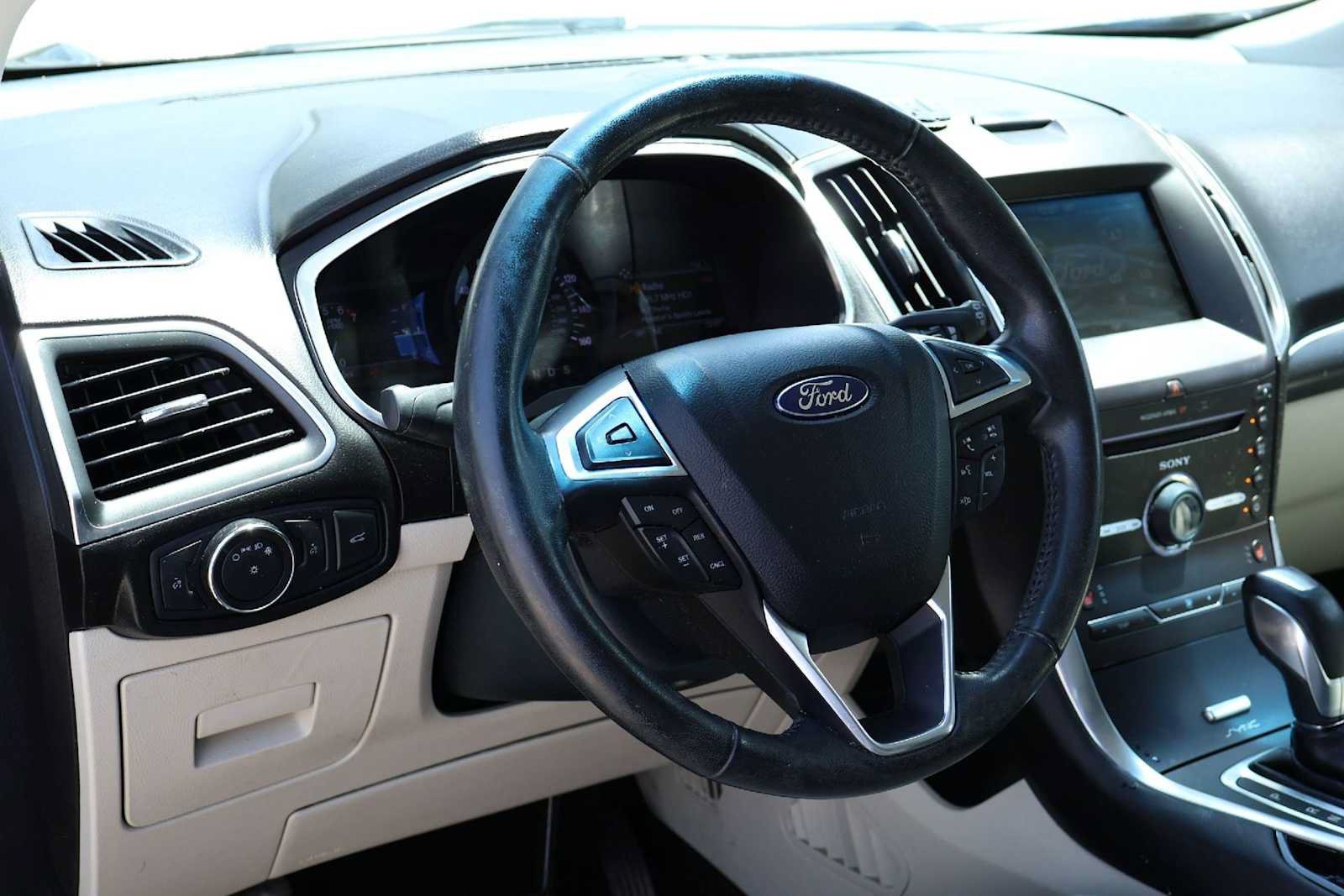 Used 2015 Ford Edge Titanium AWD/4WD image 2