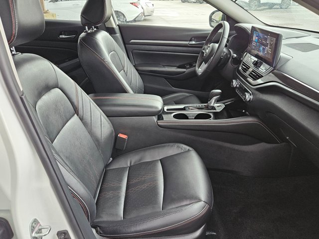 Used 2025 Nissan Altima 2.5 SR w/ SR Premium Package image 19
