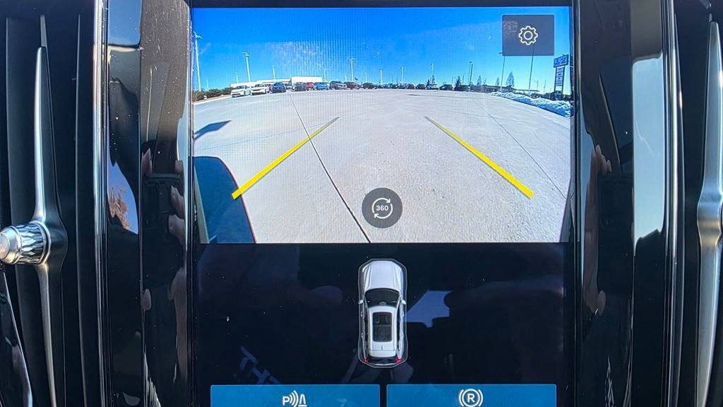 Used 2023 Volvo XC60 T8 Ultimate w/ Climate Package image 37