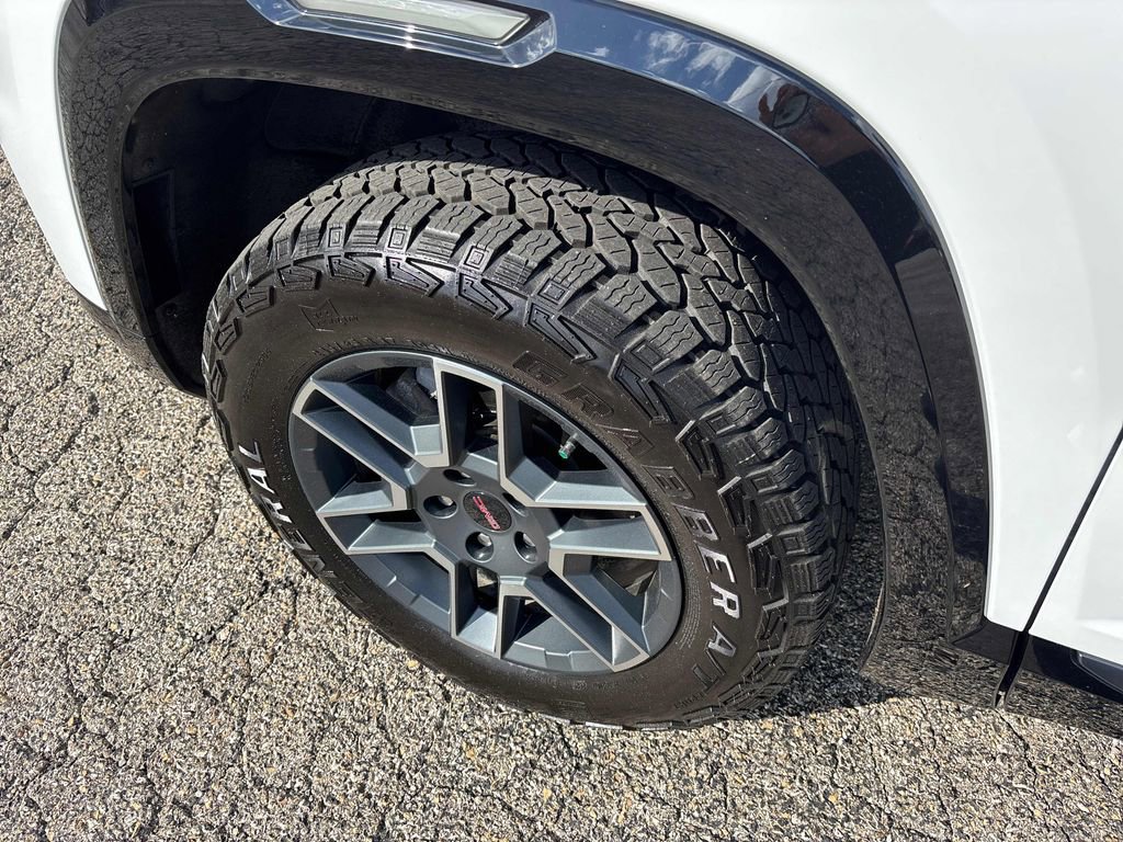 Used 2026 GMC Terrain AT4 w/ LPO, Floor Liner Package AWD/4WD image 37
