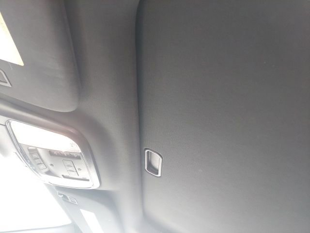 Used 2017 Jeep Grand Cherokee Altitude image 3