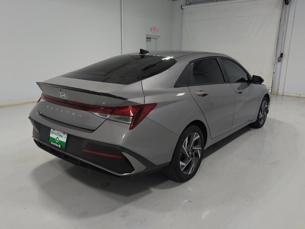 Used 2025 Hyundai Elantra Sport FWD image 9