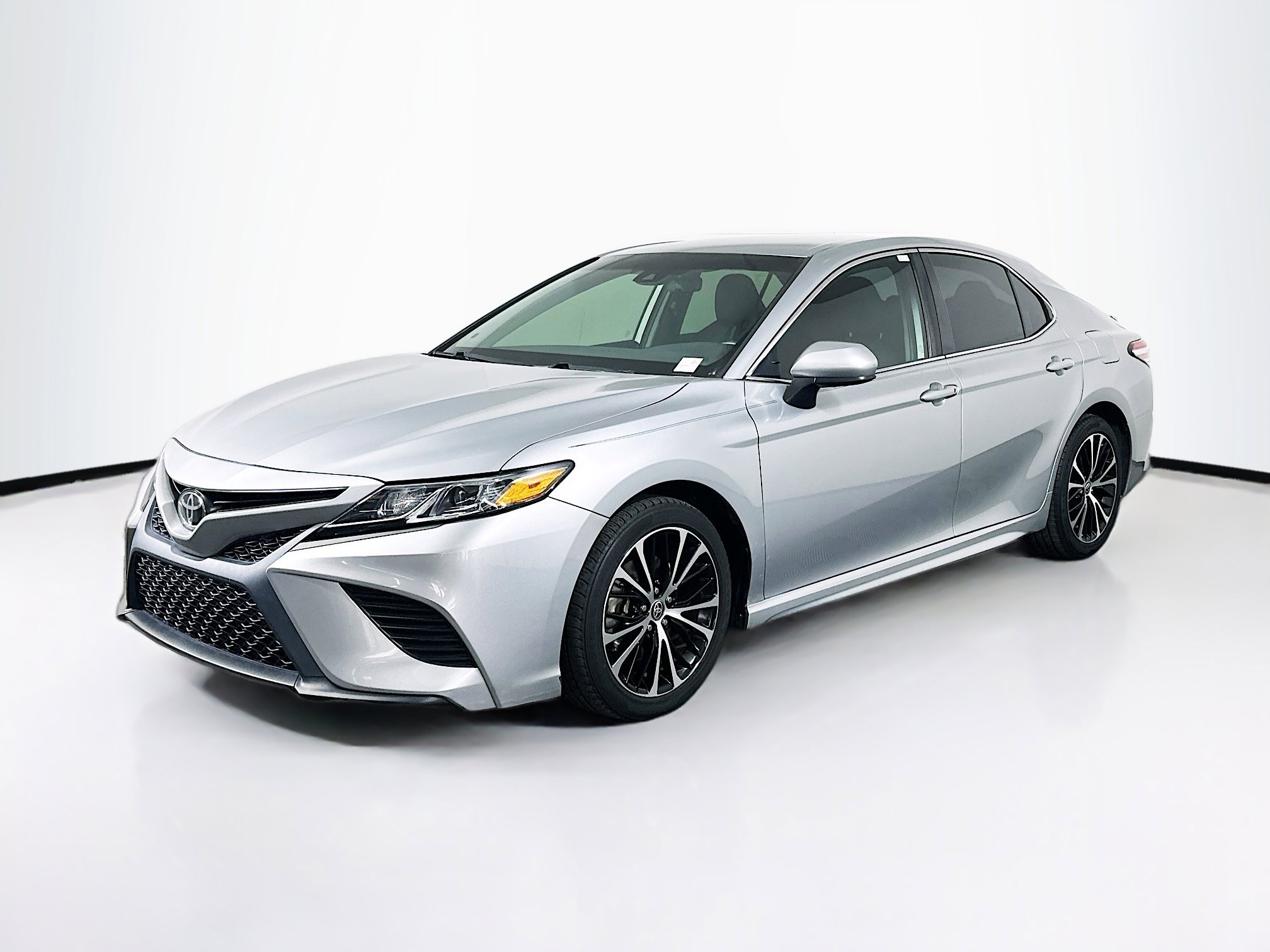Used 2020 Toyota Camry SE FWD image 3