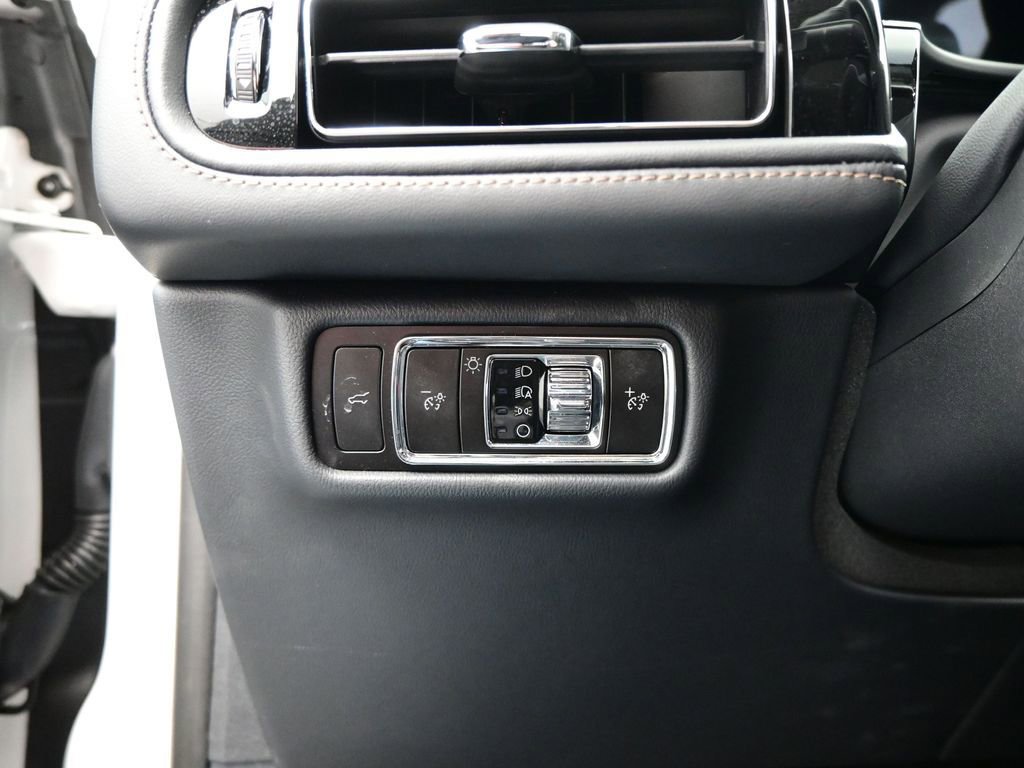 Used 2025 Lincoln Aviator 2WD w/ Jet Appearance Package image 11