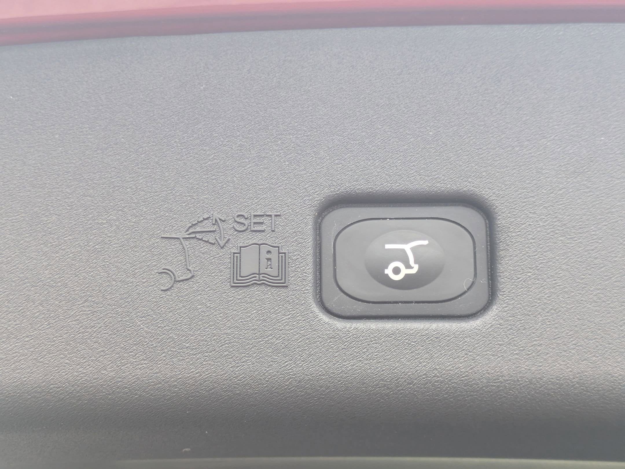 Used 2025 Lincoln Nautilus Premier w/ Equipment Group 102A image 28