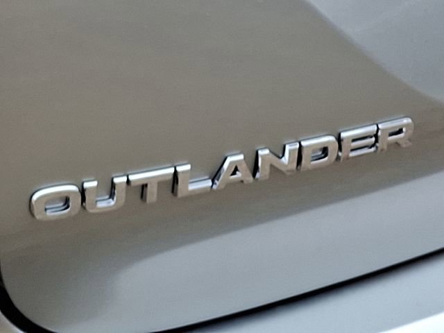 New 2025 Mitsubishi Outlander SE image 15
