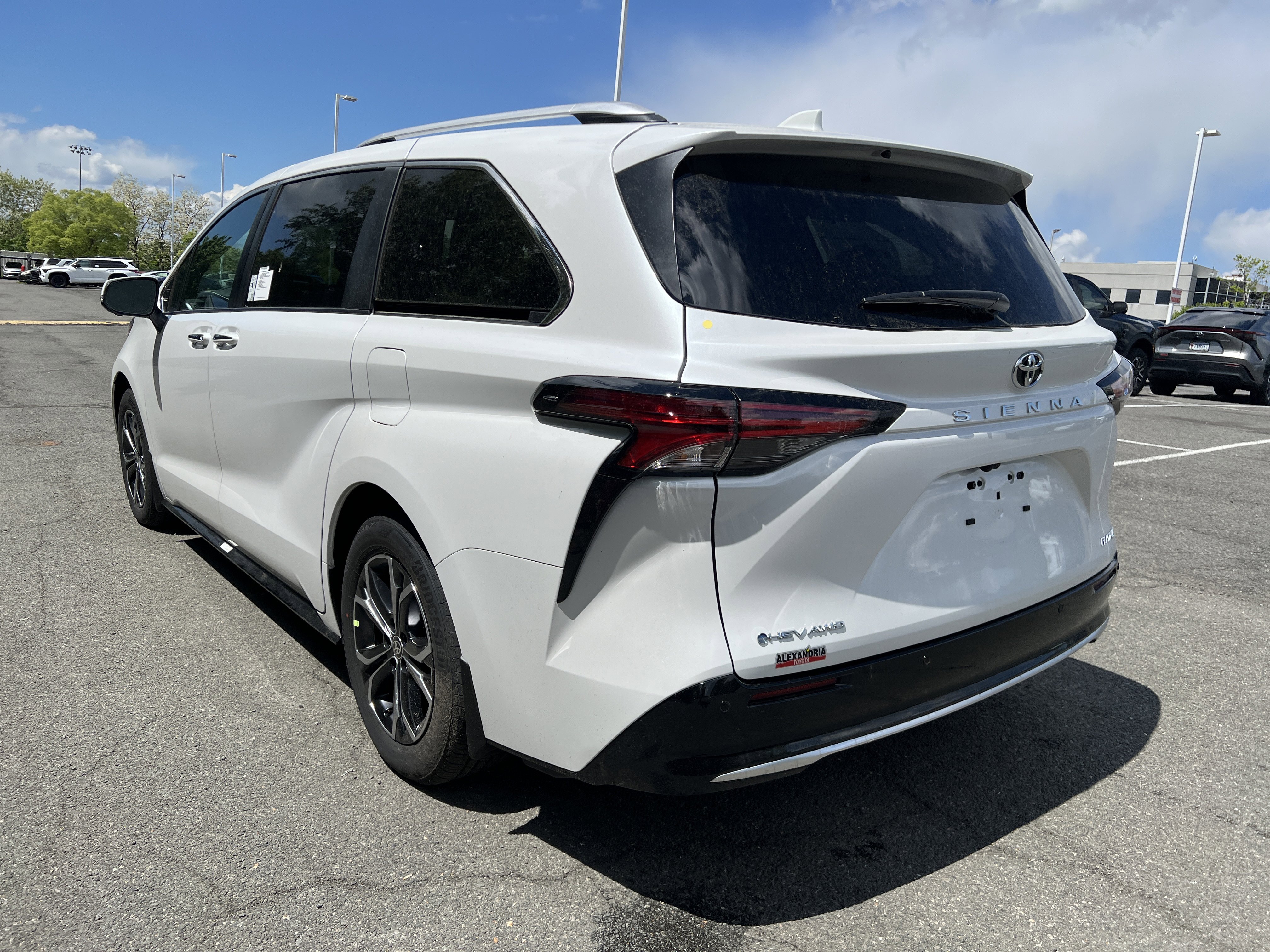 New 2026 Toyota Sienna Platinum image 6