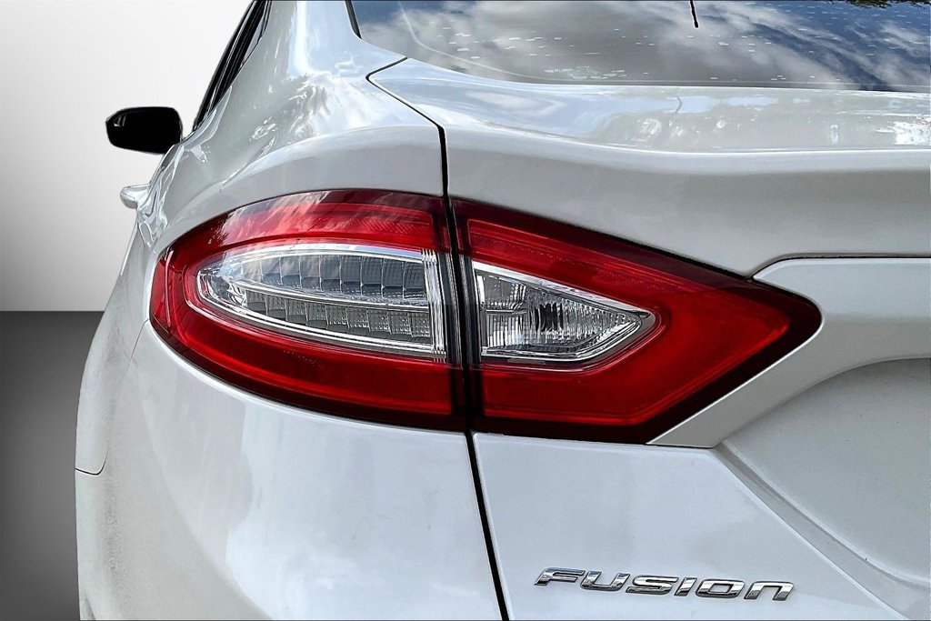Used 2015 Ford Fusion SE FWD image 23