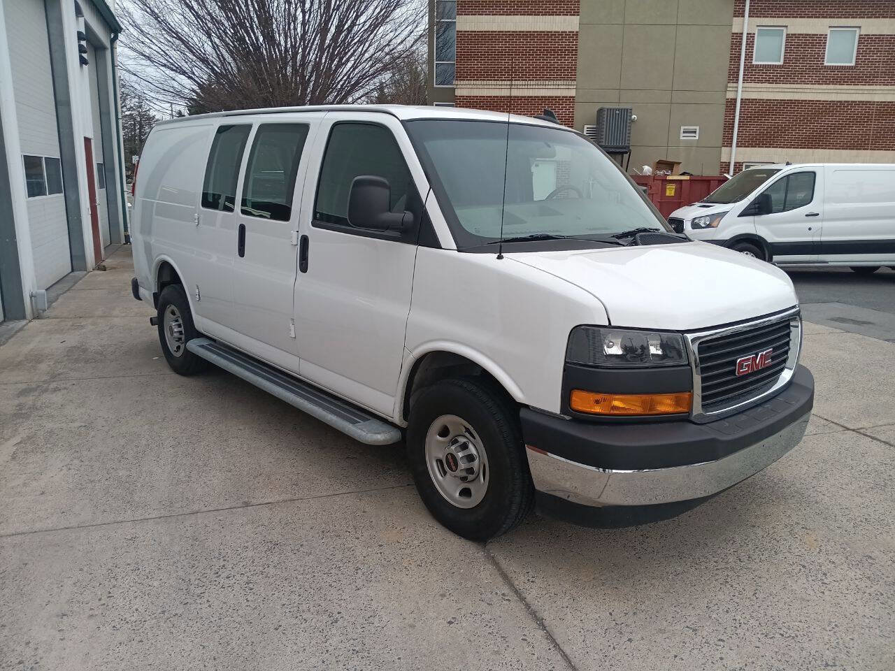 Used 2024 GMC Savana 2500 w/ Driver Convenience Package image 3