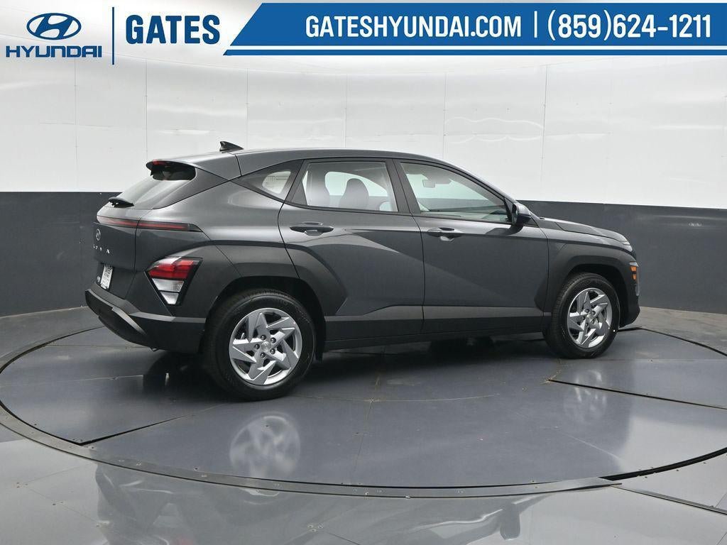 New 2027 Hyundai Kona SE FWD image 2