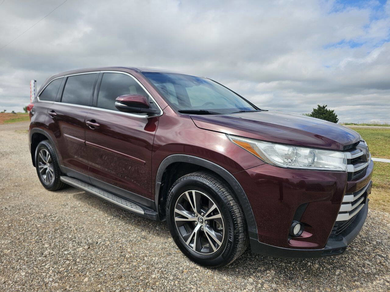 Used 2019 Toyota Highlander Plus FWD image 5