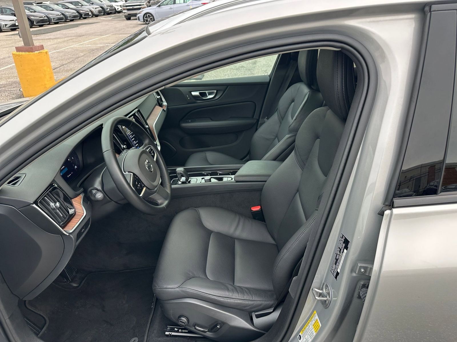 Used 2025 Volvo V60 B5 Cross Country Plus image 25