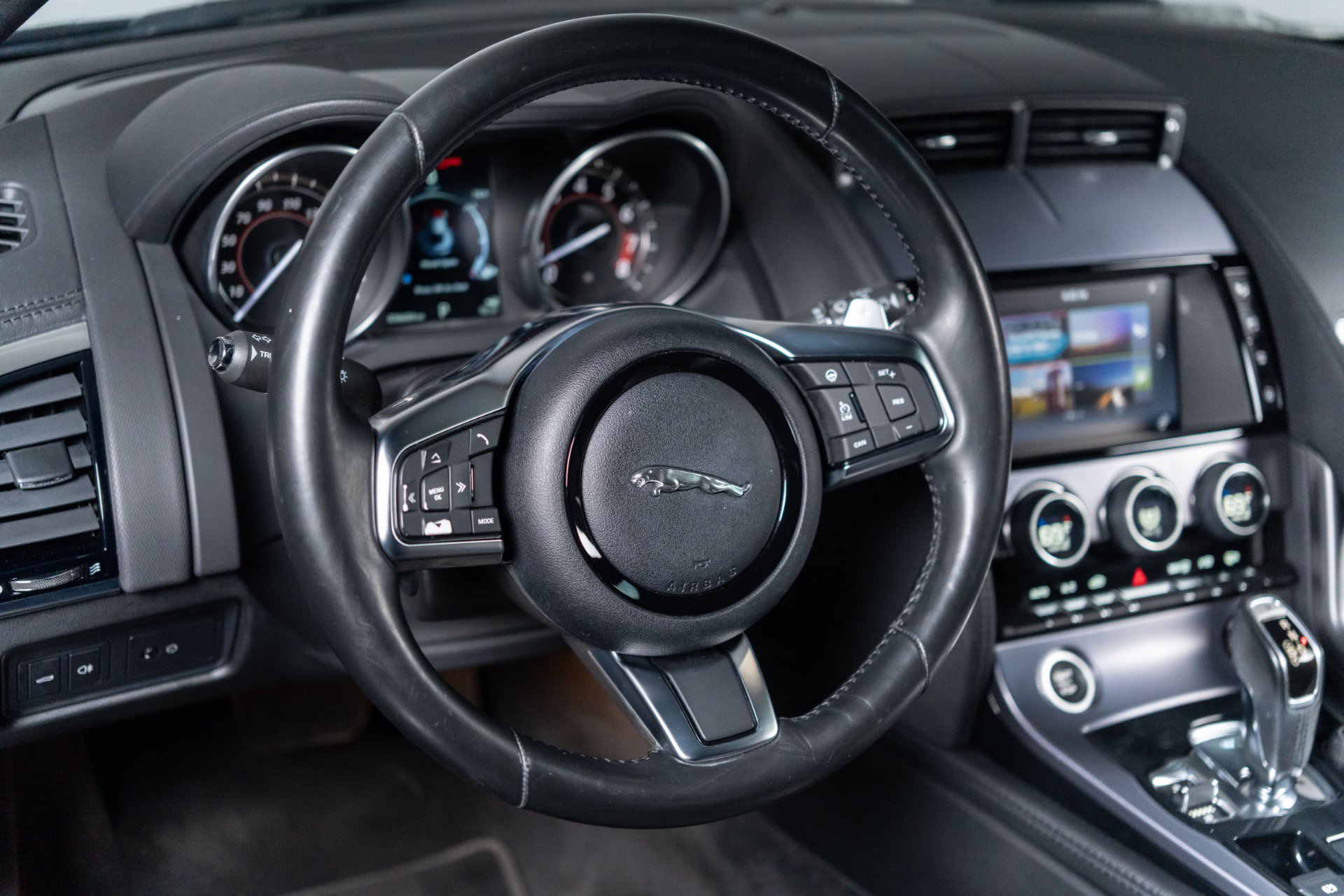 Used 2018 Jaguar F-TYPE Coupe RWD image 54