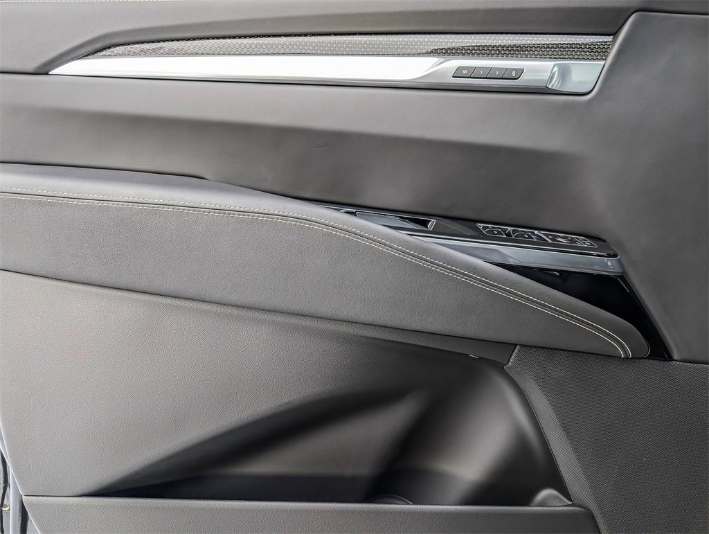 Used 2025 Cadillac Escalade ESV V image 12