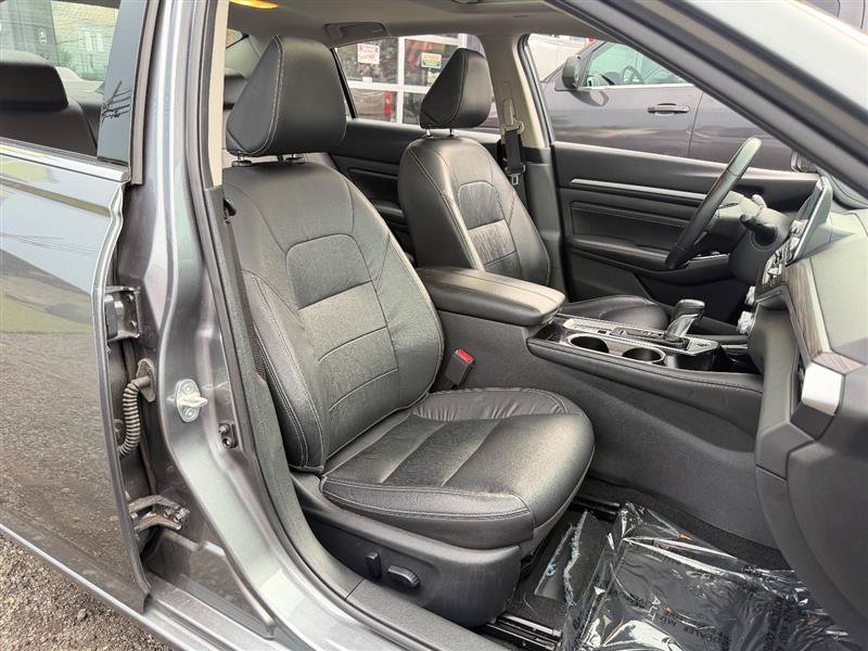 Used 2020 Nissan Altima 2.0 Platinum FWD image 18