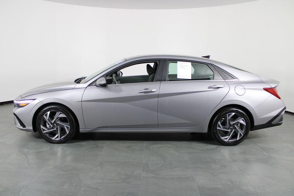 Used 2025 Hyundai Elantra SEL image 10