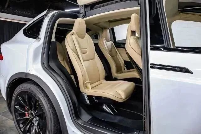 Used 2016 Tesla Model X Performance image 46