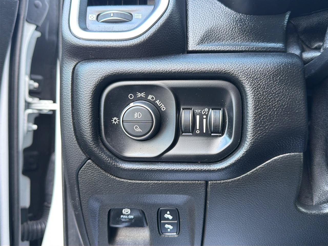 Used 2019 RAM 1500 Big Horn AWD/4WD image 23