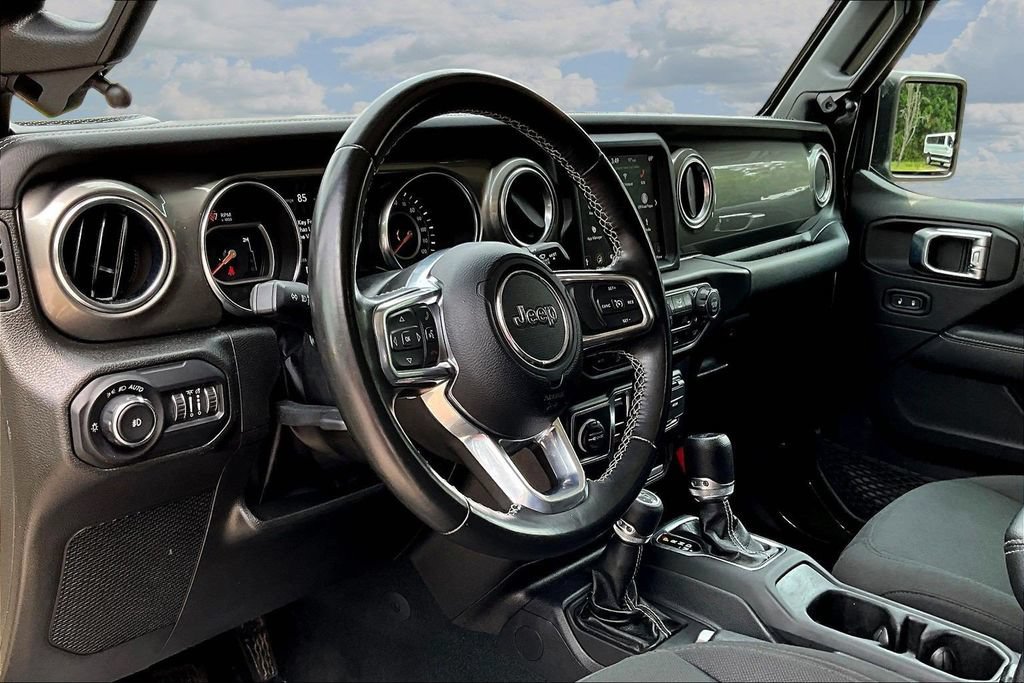 Used 2022 Jeep Wrangler Unlimited Sahara AWD/4WD image 19