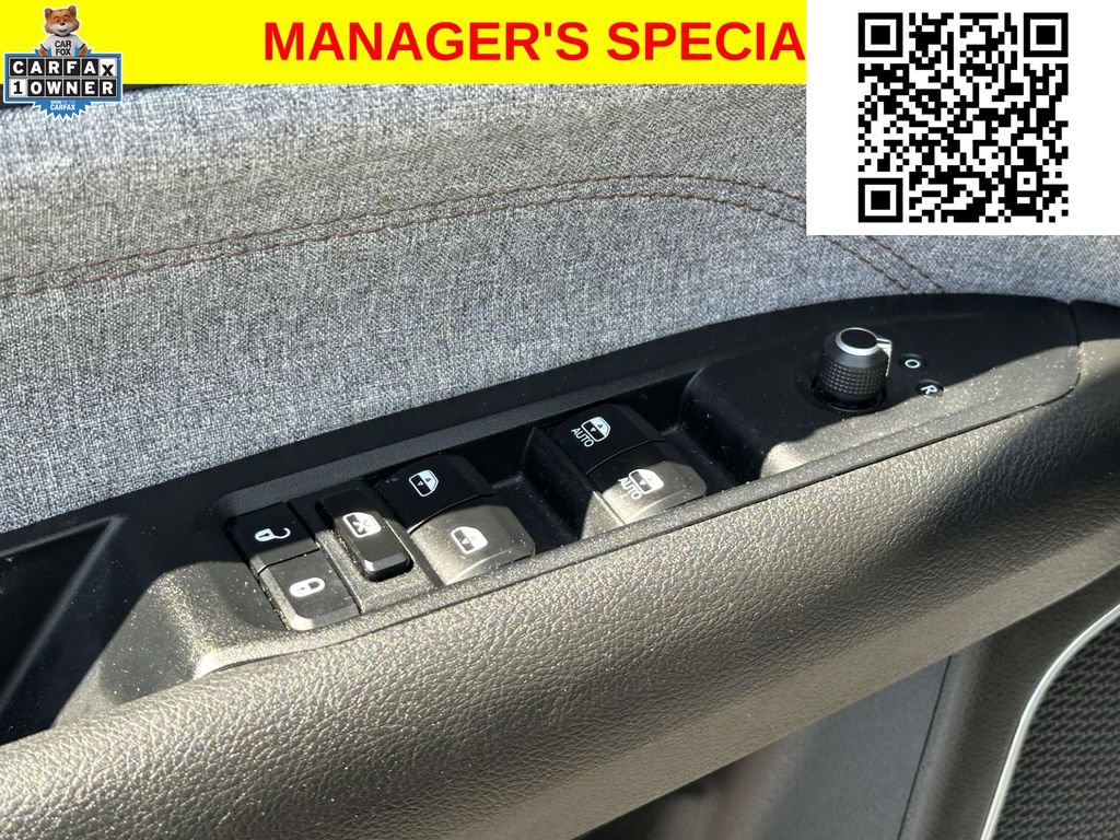 Used 2023 Jeep Compass Latitude w/ Sun and Sound Group AWD/4WD image 16